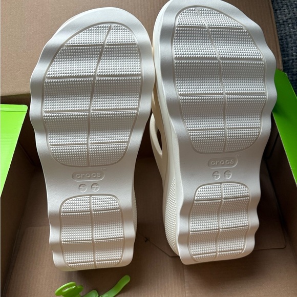 BNWT Crocs Mega Crush Triple Strap Sandals – Chalk White – Style ID: 521539 - Picture 9 of 15